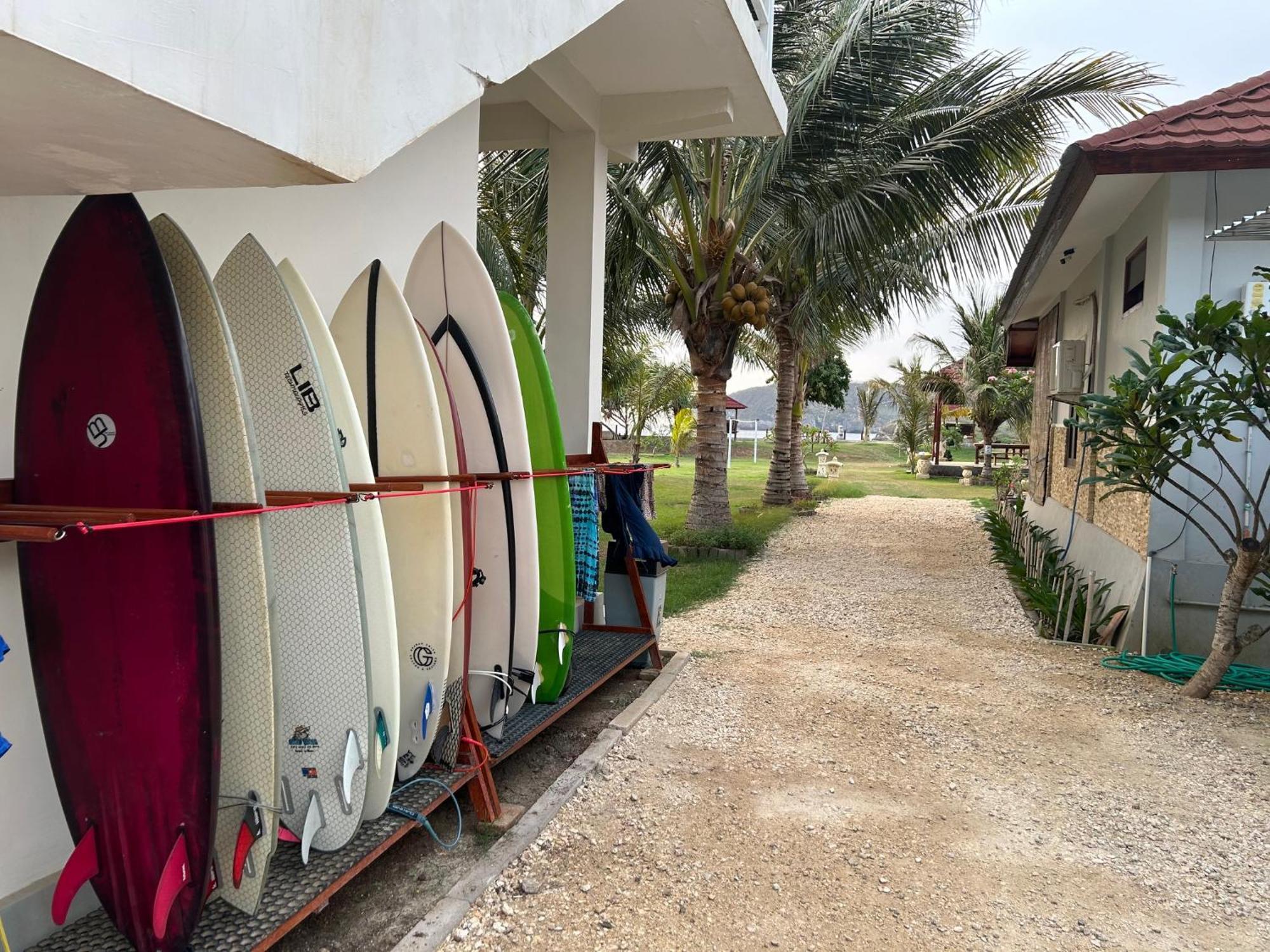 Mama Nings Beach Hotel Sekongkang 외부 사진
