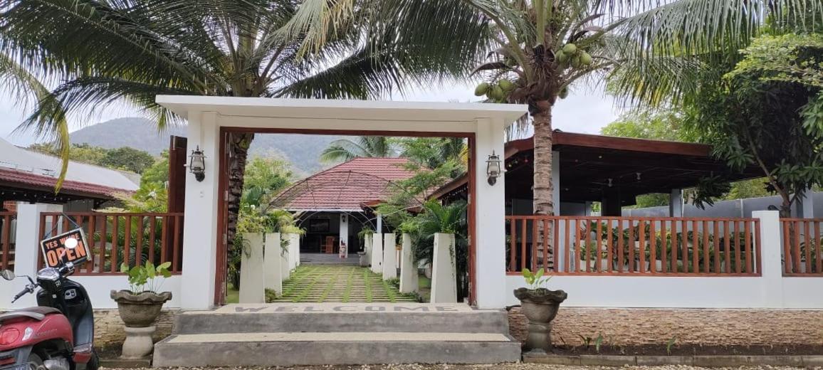 Mama Nings Beach Hotel Sekongkang 외부 사진