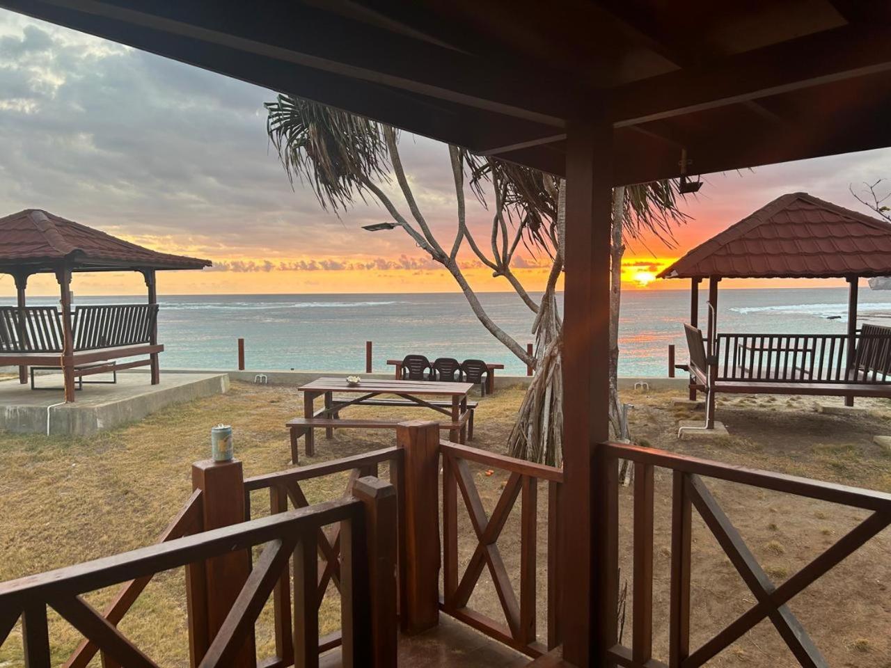 Mama Nings Beach Hotel Sekongkang 외부 사진