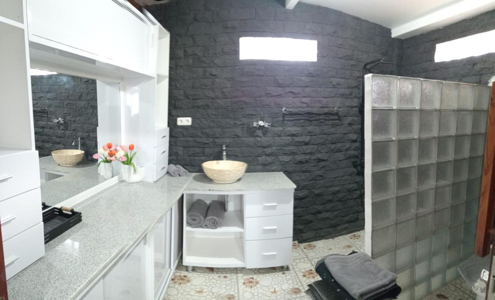 Mama Nings Beach Hotel Sekongkang 외부 사진