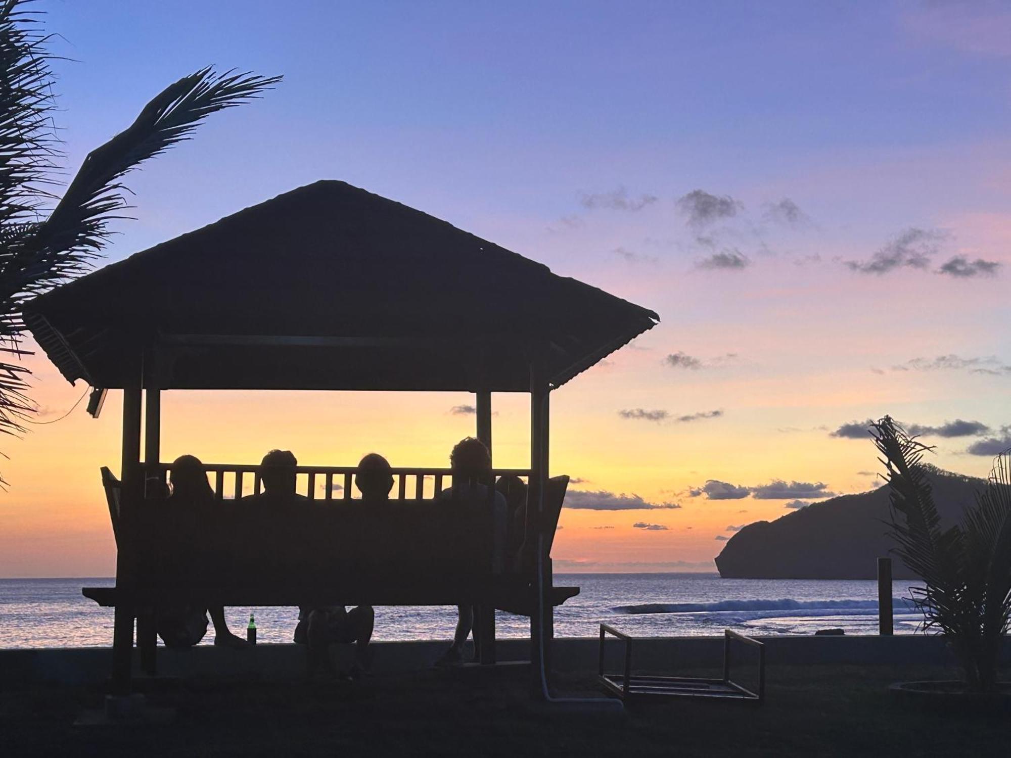 Mama Nings Beach Hotel Sekongkang 외부 사진