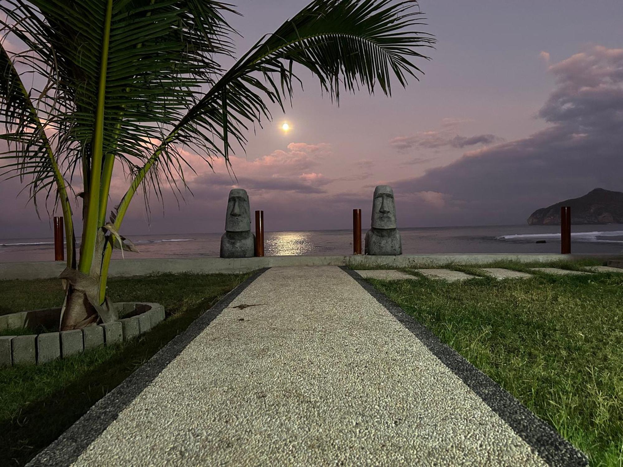 Mama Nings Beach Hotel Sekongkang 외부 사진