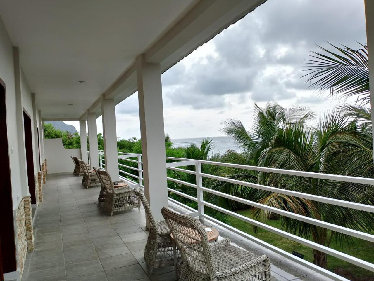 Mama Nings Beach Hotel Sekongkang 외부 사진