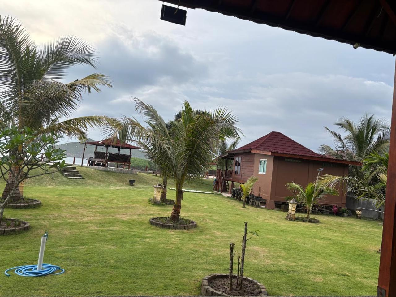 Mama Nings Beach Hotel Sekongkang 외부 사진